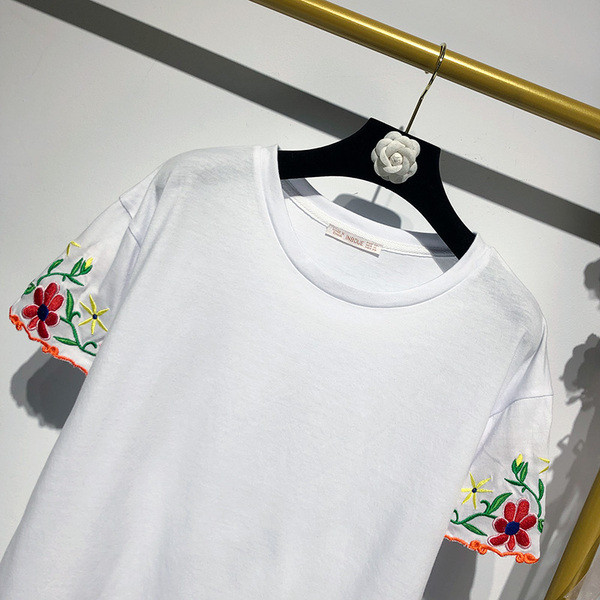 Tricou alb cu maneca scurta cu broderie