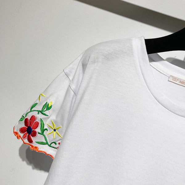 Tricou alb cu maneca scurta cu broderie