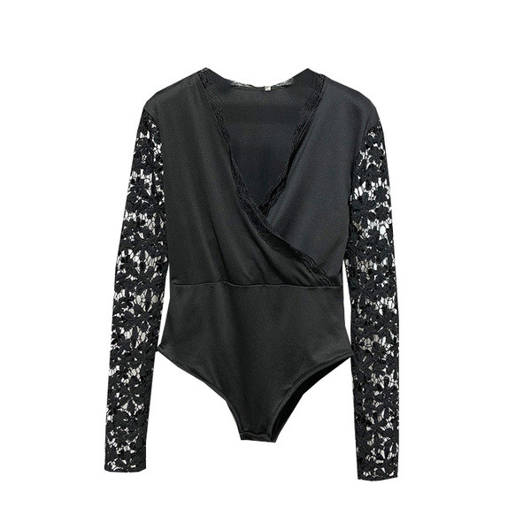 Дамско елегантно боди с дълъг ръкав и дантела в черен цвят и V - образно деколте