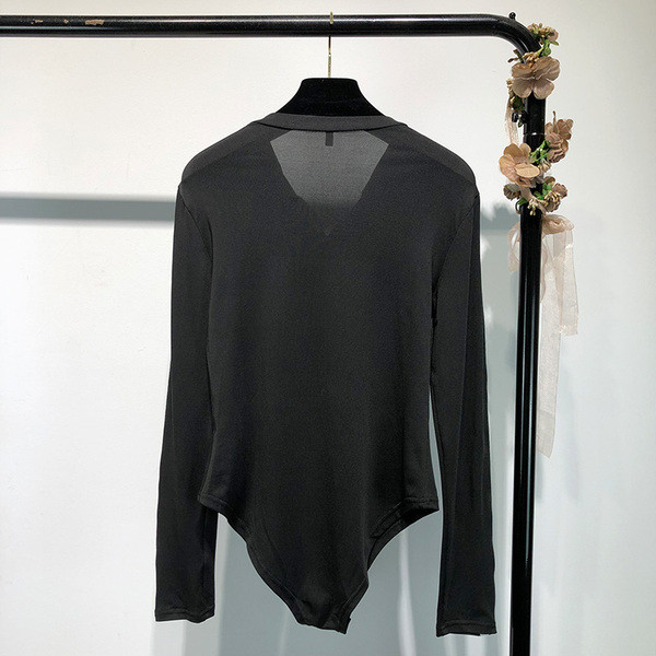 Corp de damă cu mâneci lungi și margine în negru