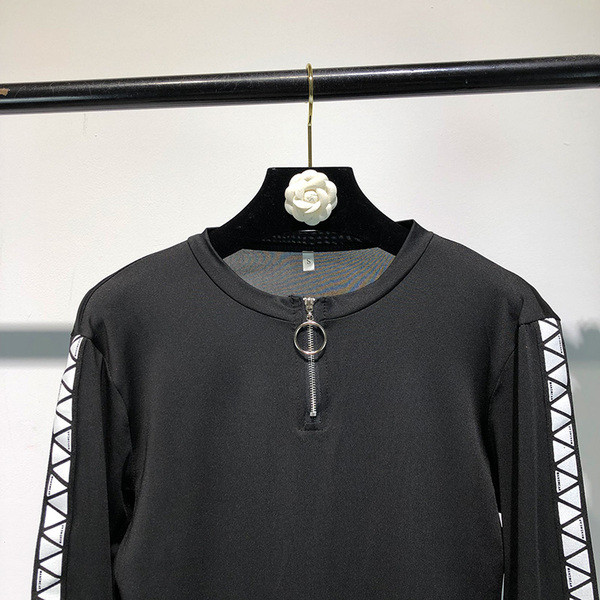 Corp de damă cu mâneci lungi și margine în negru