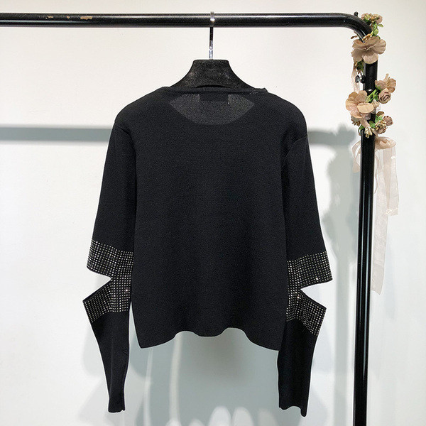 Bluză de damă cu mânecă lungă, cu fantă și pietre de culoare neagră