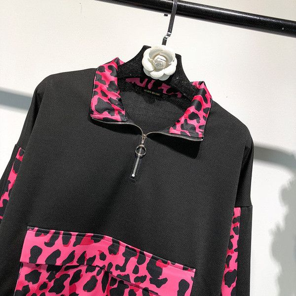 Hanorac de damă cu mânecă lungă în negru și model animal