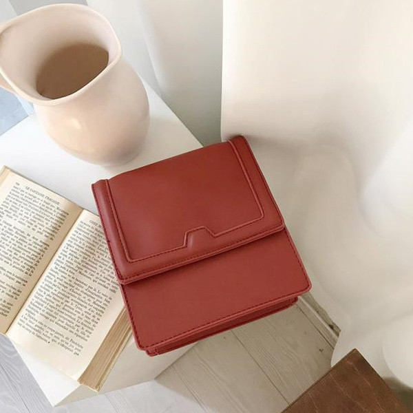 Geanta de dama actuala in rosu si negru