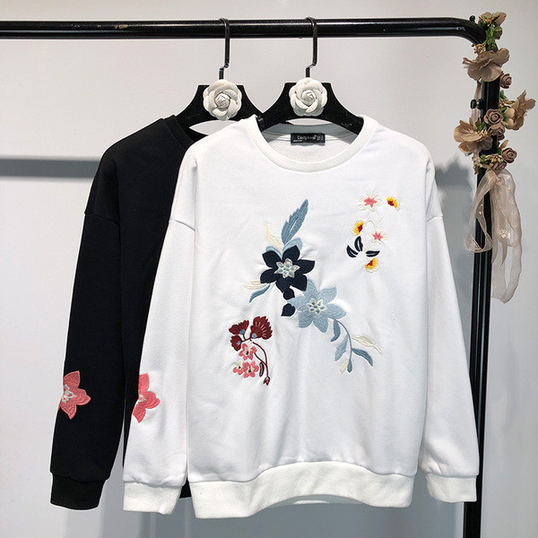 Bluza de dama cu decolteu oval si maneci lungi in doua culori cu broderie