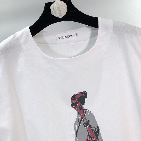 Tricou alb de dama cu aplicatie