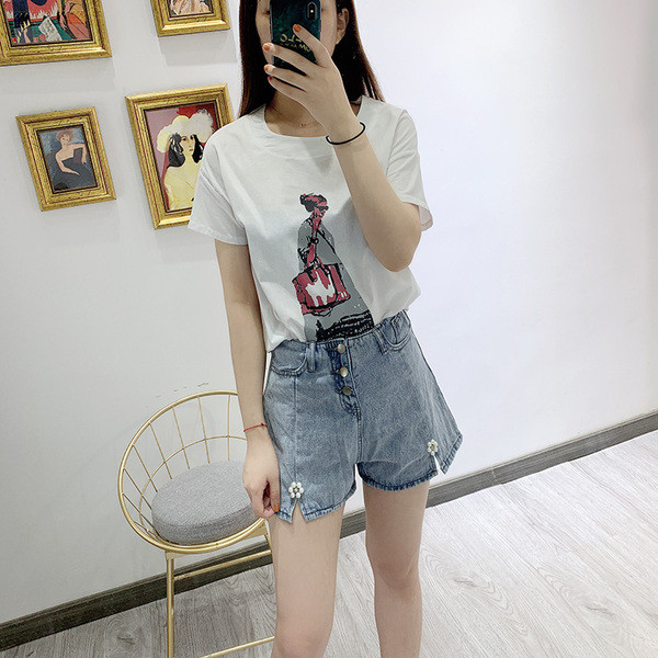 Tricou alb de dama cu aplicatie