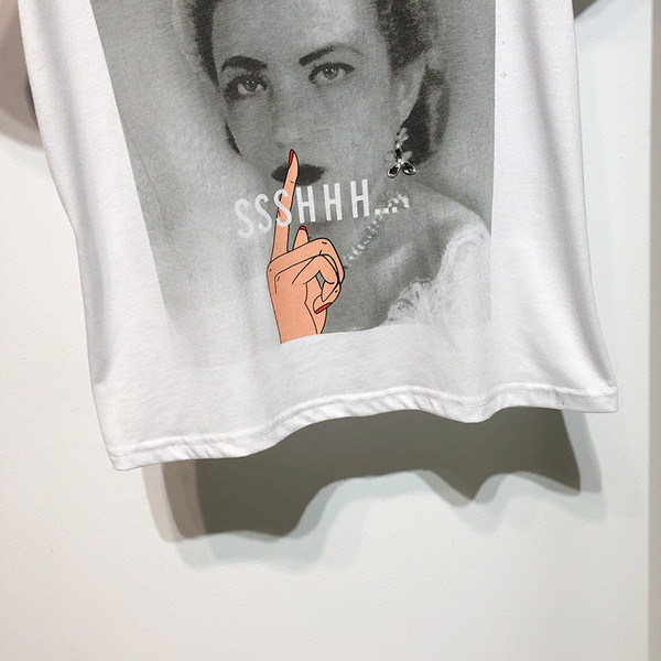 Tricou cu maneci scurte si aplicatie alb