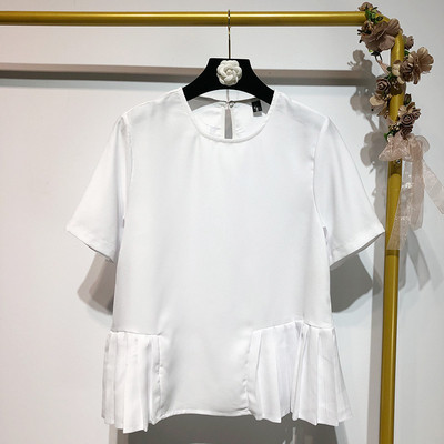 Bluză de damă cu mâneci scurte și pliuri în alb și negru