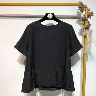 Bluză de damă cu mâneci scurte și pliuri în alb și negru