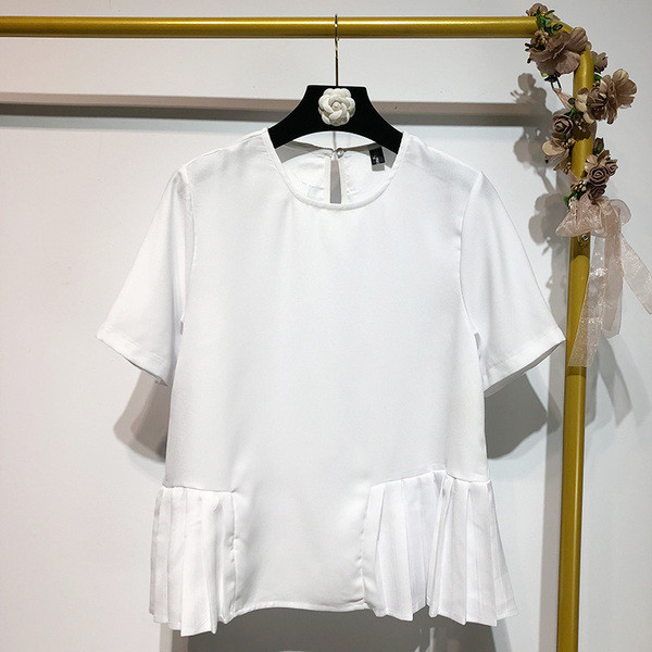 Bluză de damă cu mâneci scurte și pliuri în alb și negru