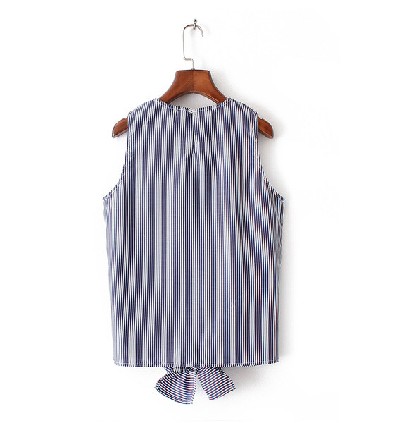 Maieu de damă în dungi, cu bretele largi, cu cravată în talie