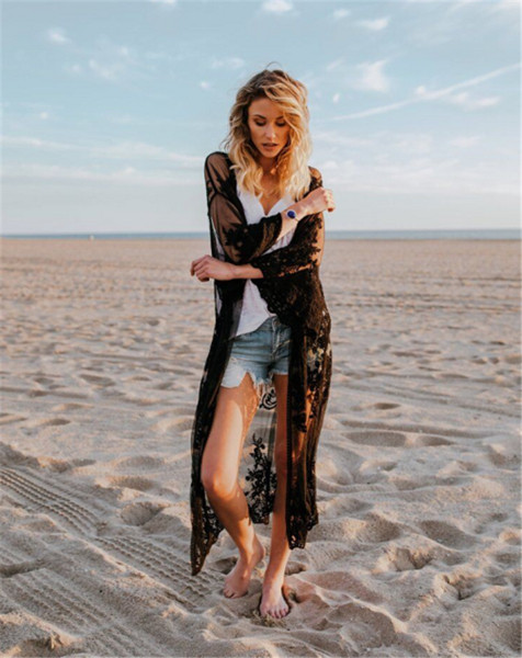 Дантелено дамско парео в черен и бял цвят