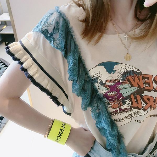 Tricou dama cu element - aplicatie si dantela in trei culori