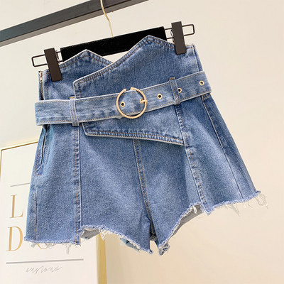 Blugi cu talie înaltă și curea