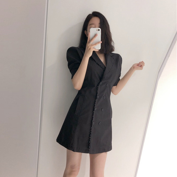 Дамска рокля с къс ръкав и V-образно деколте в бежов и черен цвят 