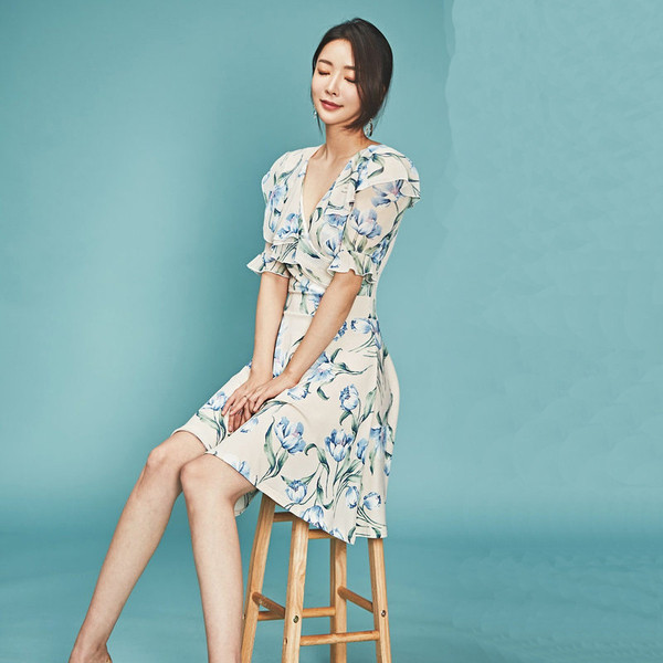 Rochie elegantă de damă, cu mâneci scurte și model floral