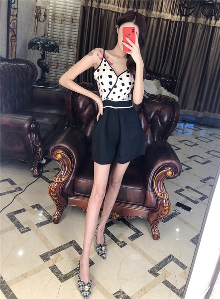 Γυναικείες ολόσωμες φόρμες με λεπτούς ιμάντες ώμου και V-neck