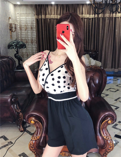 Γυναικείες ολόσωμες φόρμες με λεπτούς ιμάντες ώμου και V-neck