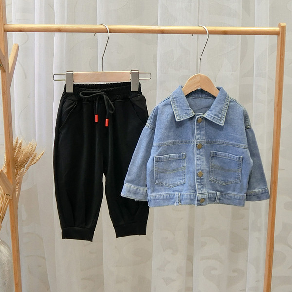 Geaca moderna pentru copii cu nasturi si buzunare pentru baieti in albastru