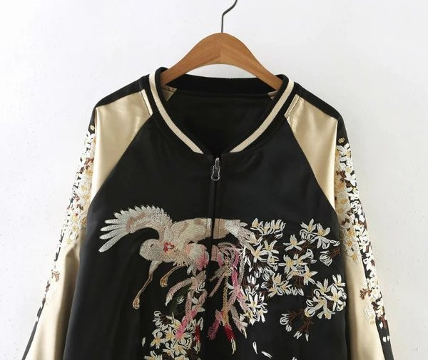 Дамско яке с дълъг ръкав и джобове с бродерия