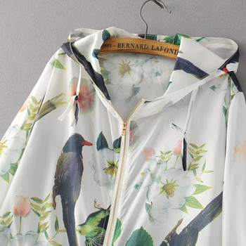 Тънко пролетно-есенно яке с дълъг ръкав и качулка