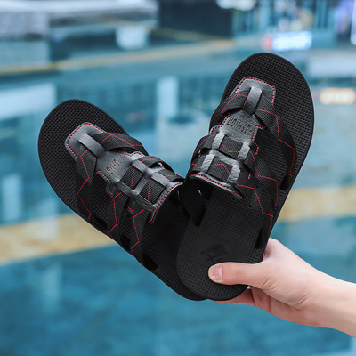 Papuci moderni pentru bărbați în negru și maro