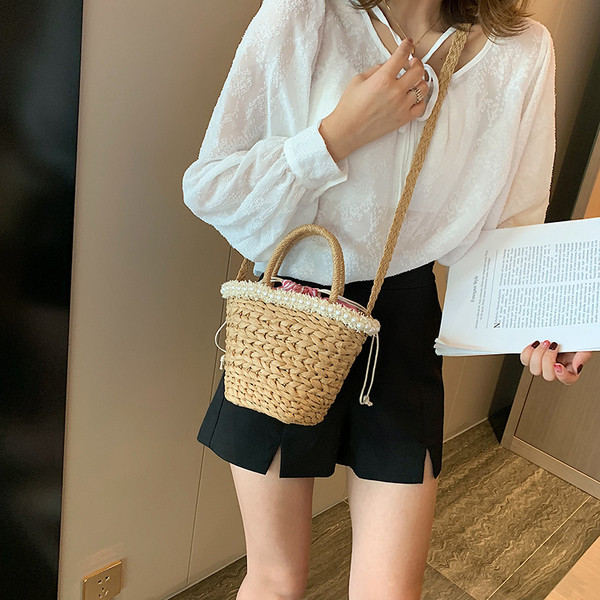 Geanta de vara de dama cu perle si maner lung in doua culori