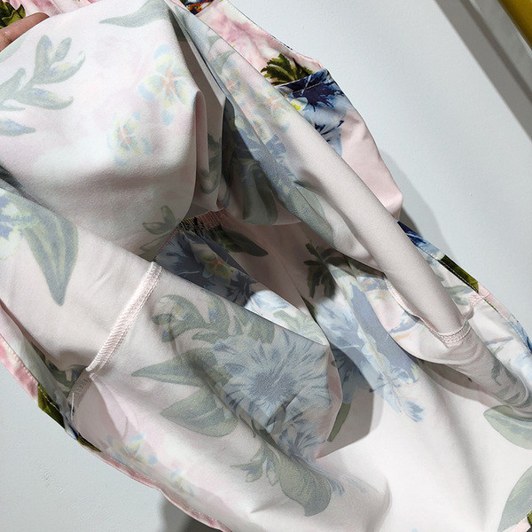 Maieu de damă în culoarea roz și model floral