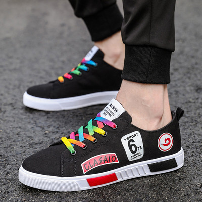 Adidași moderni pentru bărbați în trei culori cu inscripții