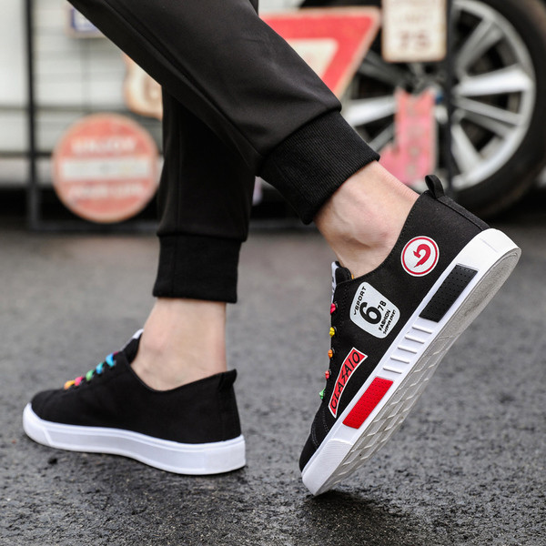 Adidași moderni pentru bărbați în trei culori cu inscripții