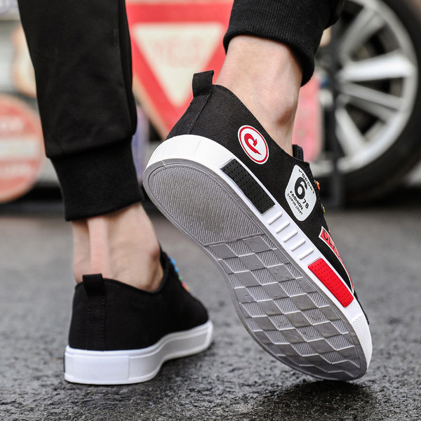 Adidași moderni pentru bărbați în trei culori cu inscripții