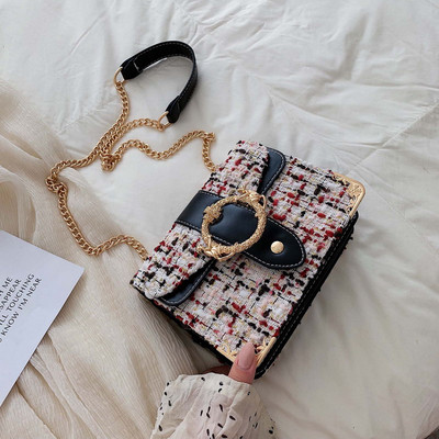 Geanta de dama moderna cu elemente metalice in patru culori