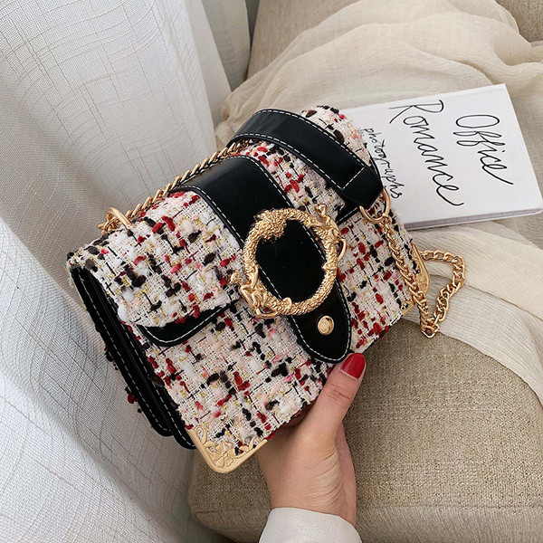 Geanta de dama moderna cu elemente metalice in patru culori