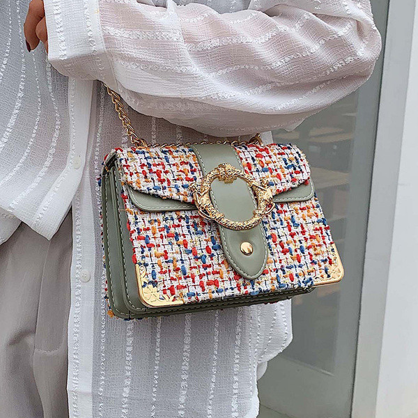 Geanta de dama moderna cu elemente metalice in patru culori