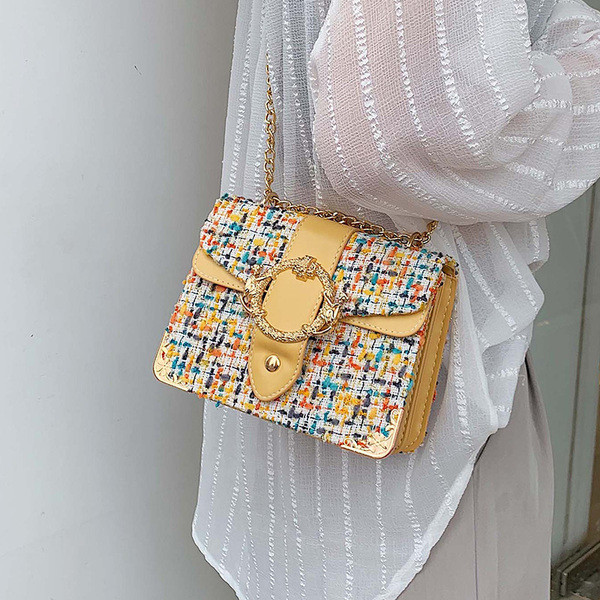 Geanta de dama moderna cu elemente metalice in patru culori