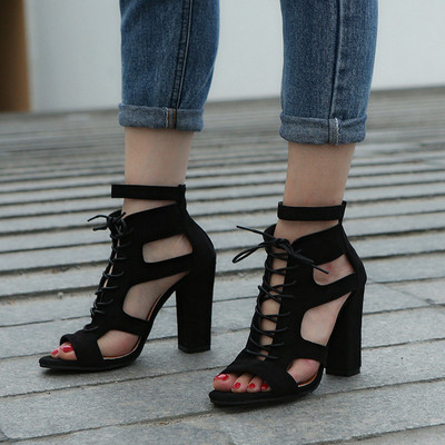 Стилни дамски сандали на ток в черен и бежов цвят