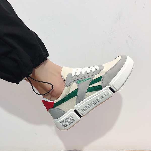 Adidași moderni pentru bărbați în trei culori cu inscripții