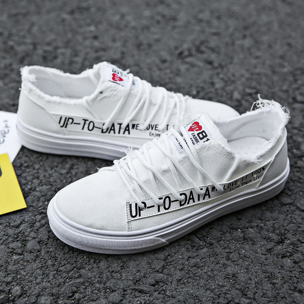 Tenisi de bărbați actuali în trei culori cu inscripții