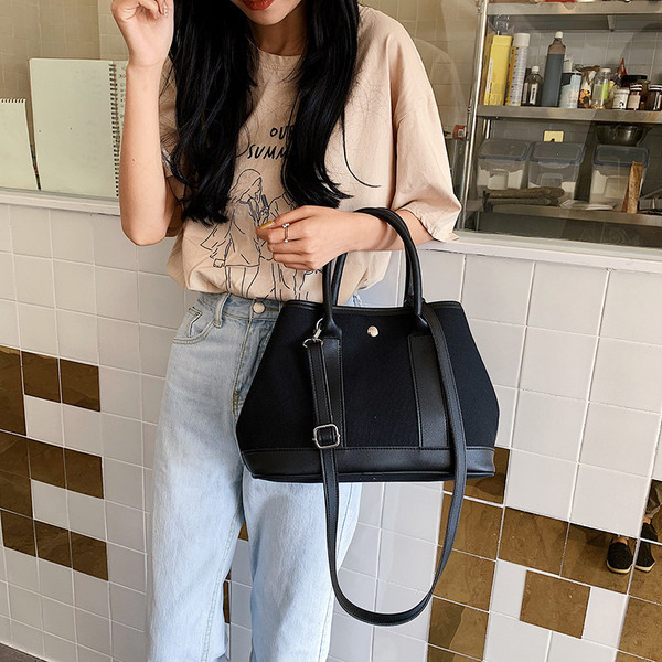 Geanta casual de dama in negru, maro si alb