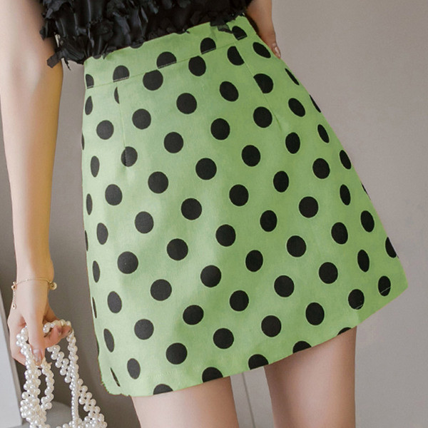 Fusta de dama moderna cu buline in galben si verde