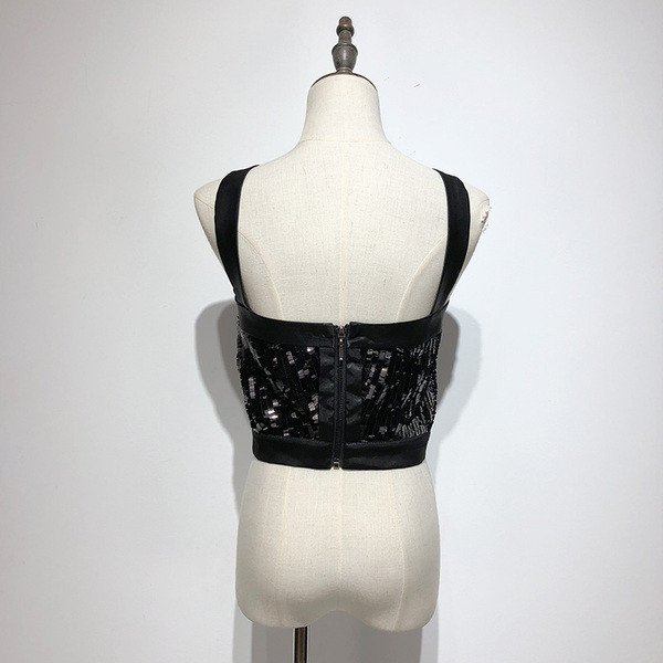 Elegáns női rövid felső, fekete színű flitterekkel