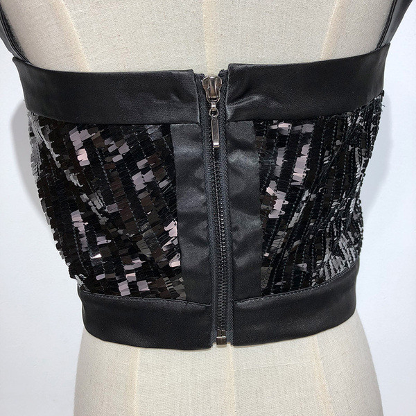 Elegáns női rövid felső, fekete színű flitterekkel