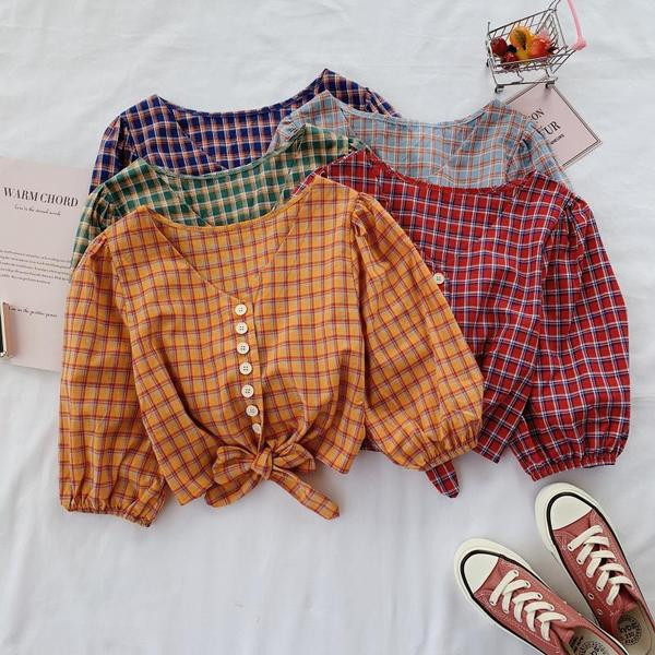 Cămașă scurtă în carouri de damă cu decolteu în V