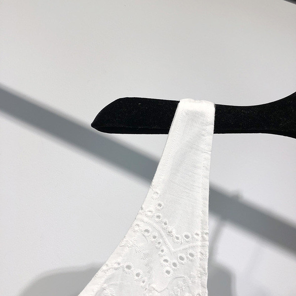 Maieu de damă din dantelă, cu decolteu în V, alb