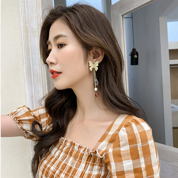 Cercei de dama actuali de culoare aurie cu margele si pietre