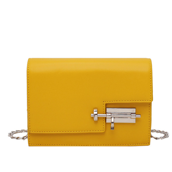 Geanta de dama moderna cu elemente metalice in diferite culori