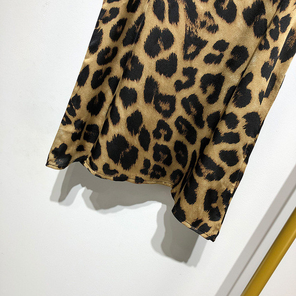 Maieu elegant de damă cu bretele subțiri, dantelă și imprimeu animal