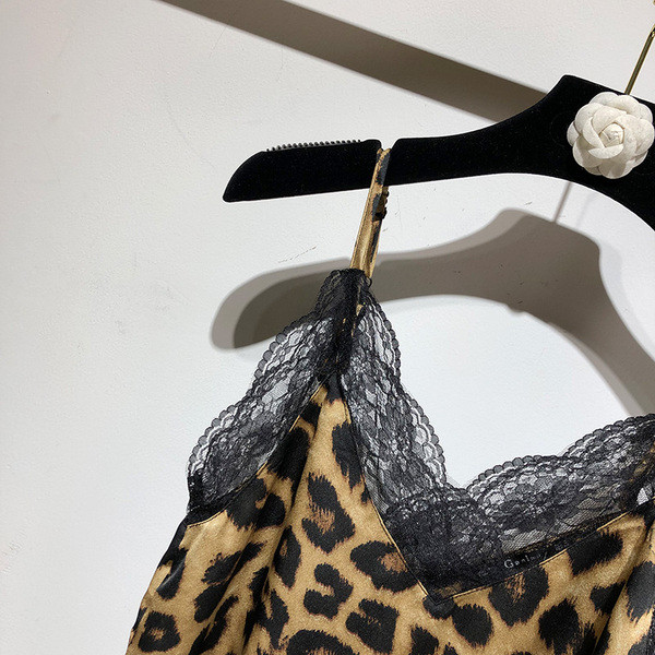 Maieu elegant de damă cu bretele subțiri, dantelă și imprimeu animal