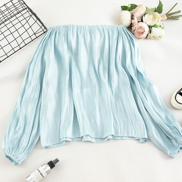 Γυναικείο σύγχρονο σετ σε φωτεινά και σκούρα χρώματα